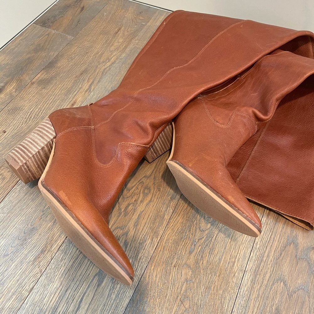 Lucky brand geniue leather boots 8.5